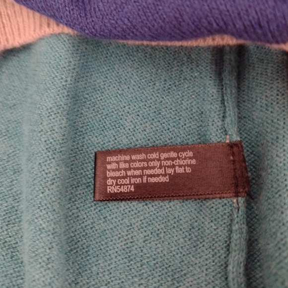 The Limited Sweater in Blue Tones - Picture 5 of 9